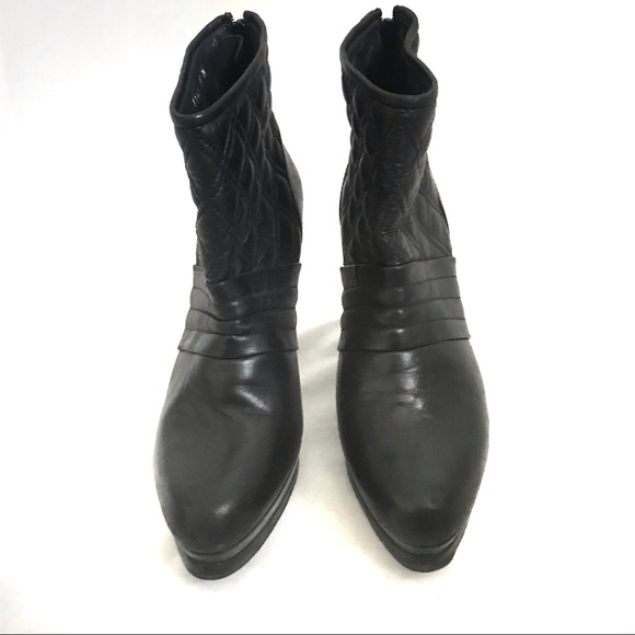 COPY - Authentic Stuart Weitzman - Picture 5 of 6